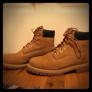 Ankle high timberland boots